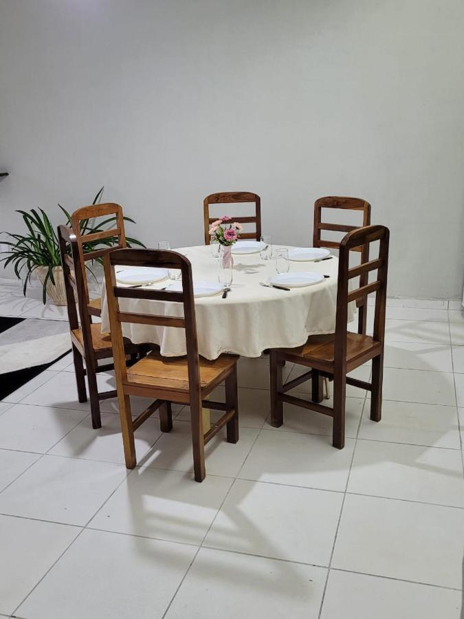 Sobrado 6 Amplo E Confortavel Em Condominio Корумба Екстериор снимка